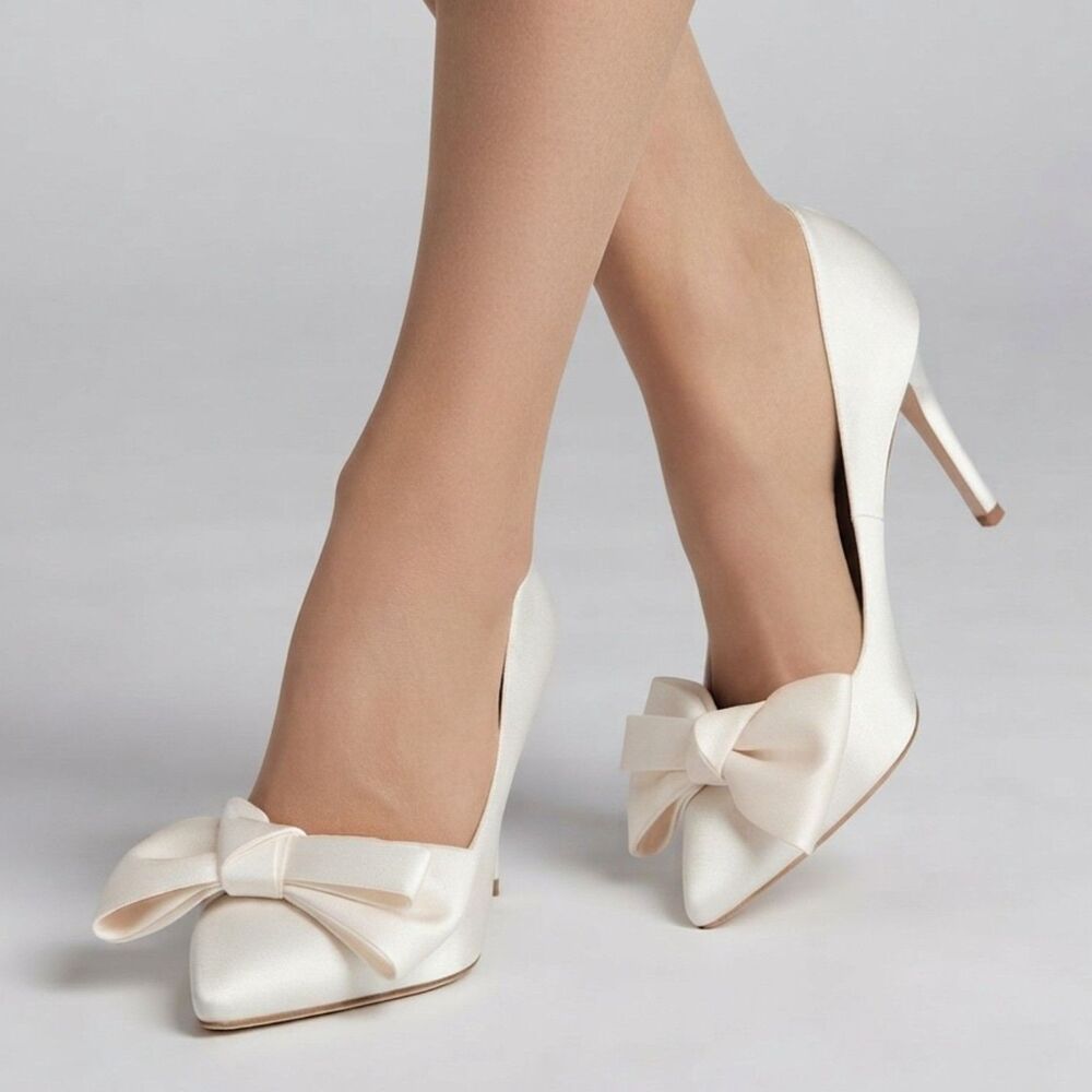 Stuart Weitzman White Satin Bow Pointed Toe Stiletto Pumps Heels Sz 6B Bridal